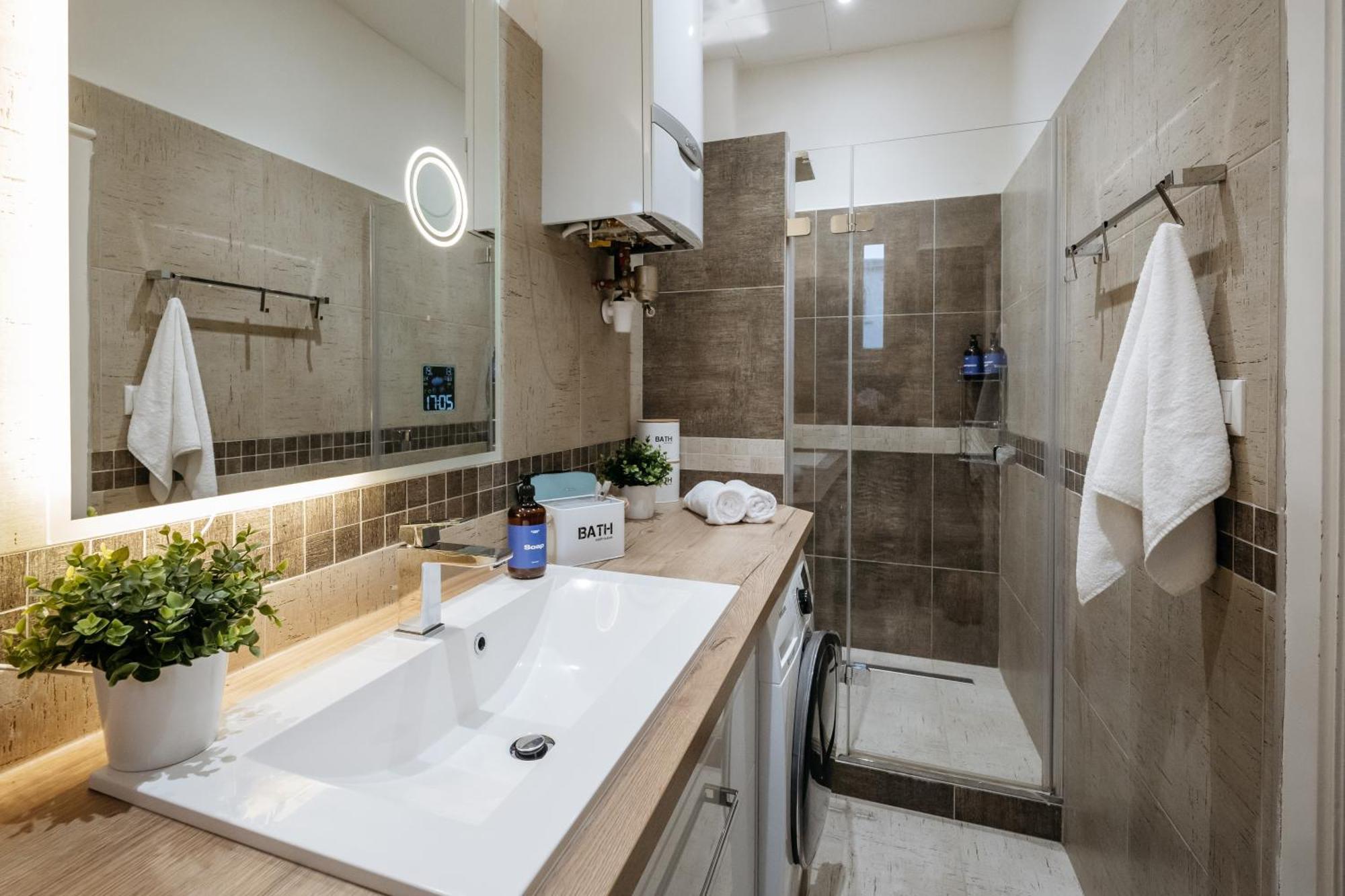Days - Family 2bdr - Ac - Darts - Netflix - Hip District Apartamento *
