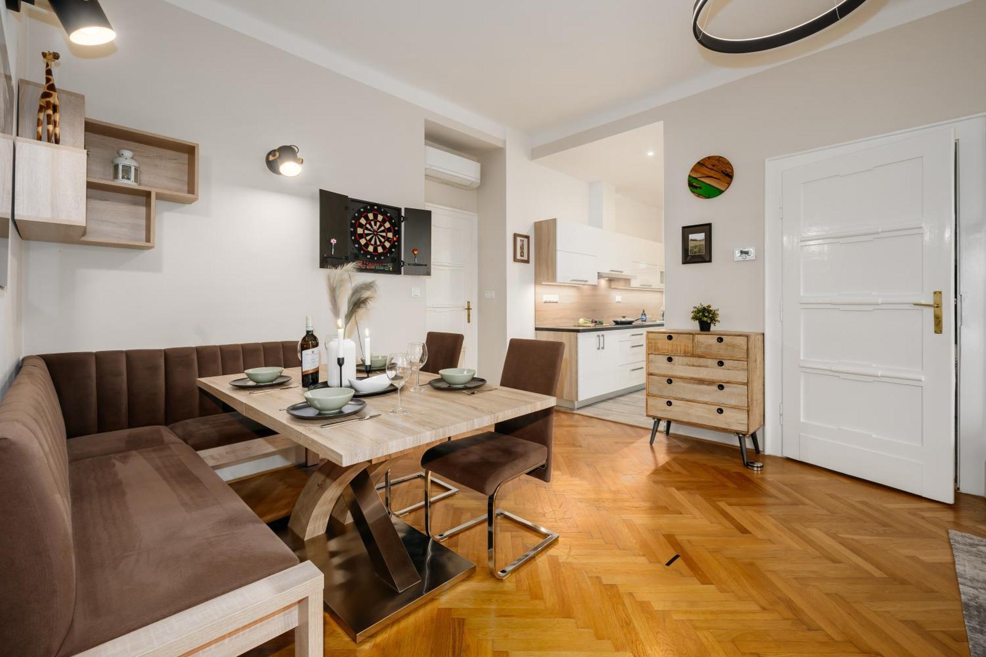 Days - Family 2bdr - Ac - Darts - Netflix - Hip District