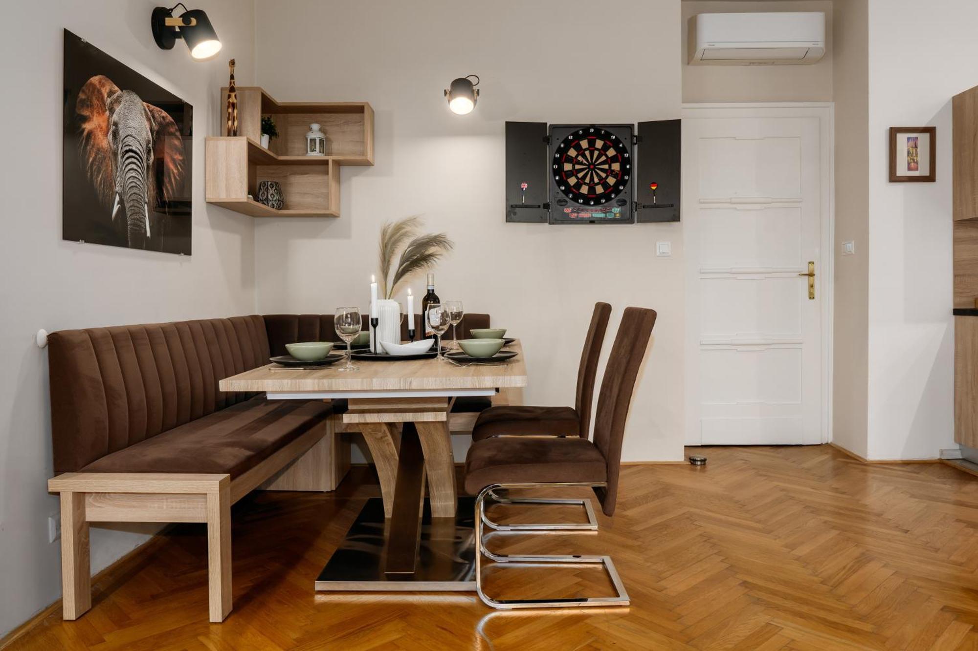 Days - Family 2bdr - Ac - Darts - Netflix - Hip District *